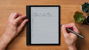 Liniertes Notizbuch auf dem inkNote X Color mit Handschrift und seitlicher Werkzeugleiste.