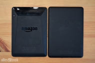 Der Kindle Voyage (links) hat eine kantigere Rückseite und fühlt sich dadurch merklich anders an