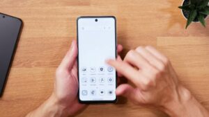 Im Ink-Paper-Modus erscheinen auch die App-Symbole in Graustufen.