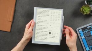Go 10.3 Gen 2 Lumi mit geöffneter Frontlichtsteuerung neben dem Buchtext.