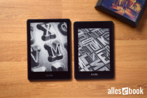 Kindle Paperwhite 5 neben Kindle Paperwhite 4, inklusive digitalem E-Ink Bilderrahmen