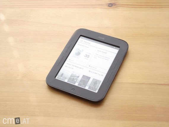 Der Nook ist an der Vorderseite mit einer gummierten Oberfläche versehen